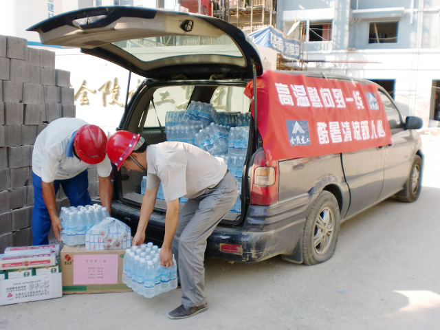 高溫慰問(wèn)到一線(xiàn)，酷暑清涼舒人心